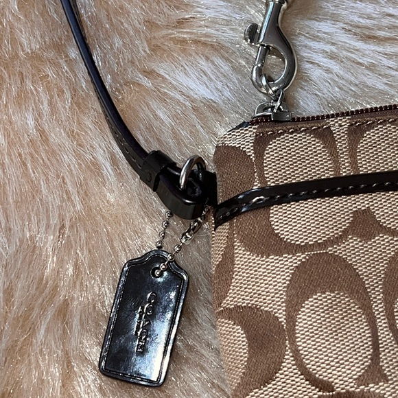 Coach Park Signature Medium Wristlet - Picture 4 of 11